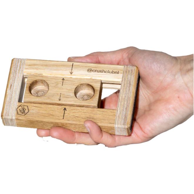 Crush Club Pocket Battle finger pull game