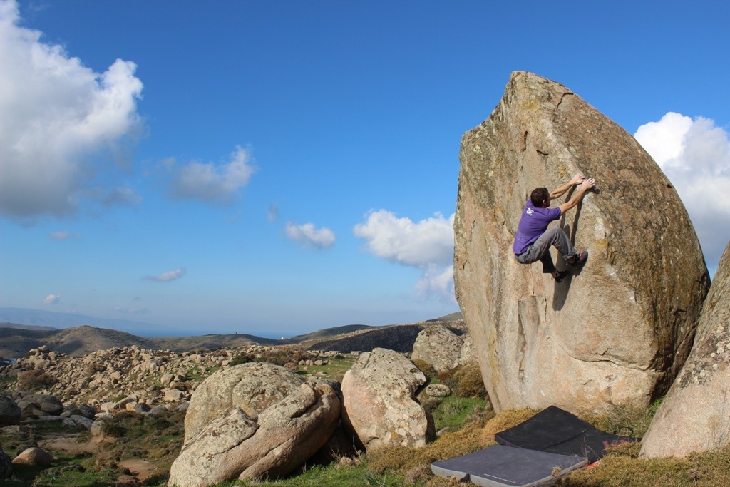 Arrampicata boulder Kakia Skala